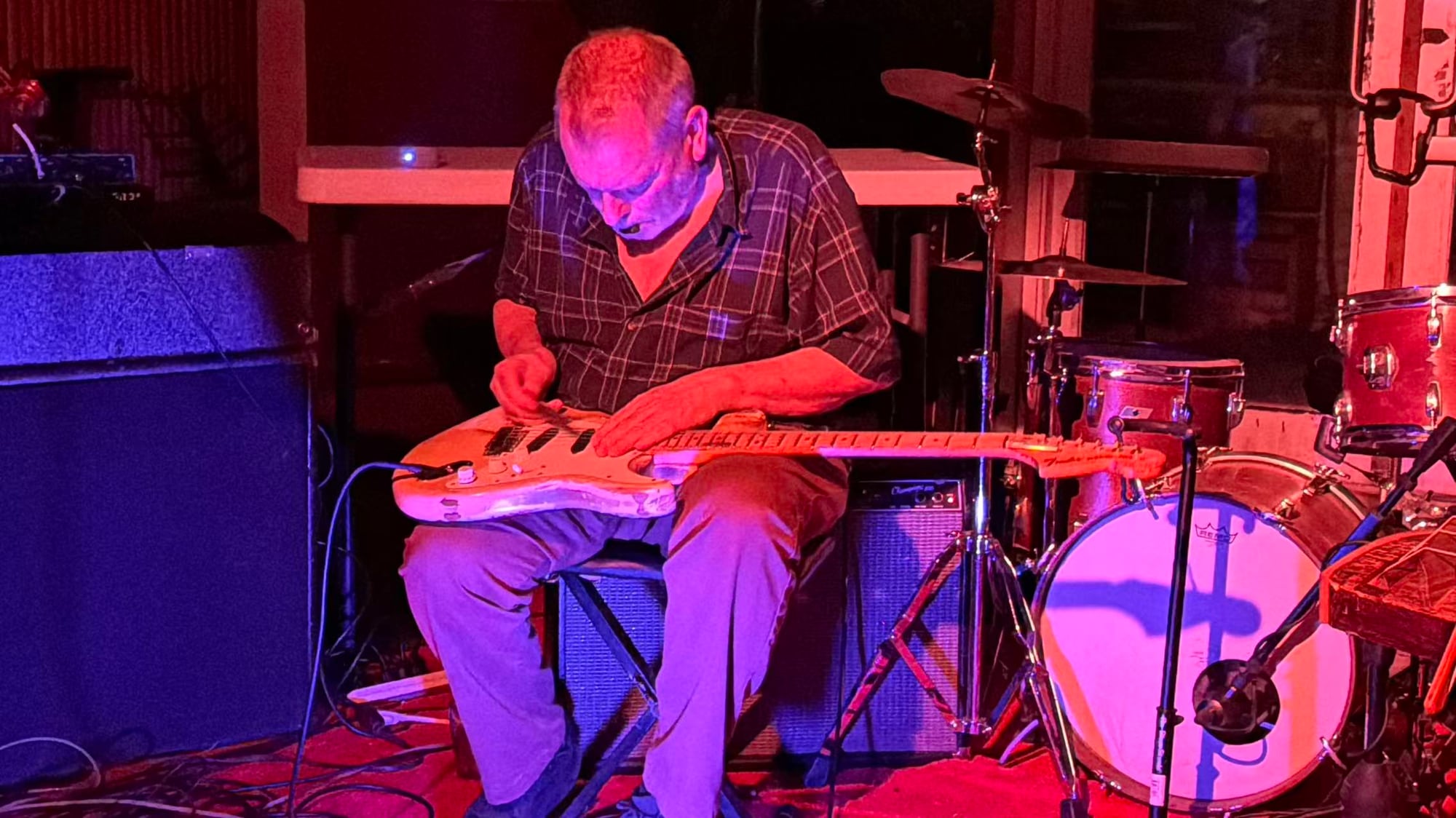 Lap steel guitar