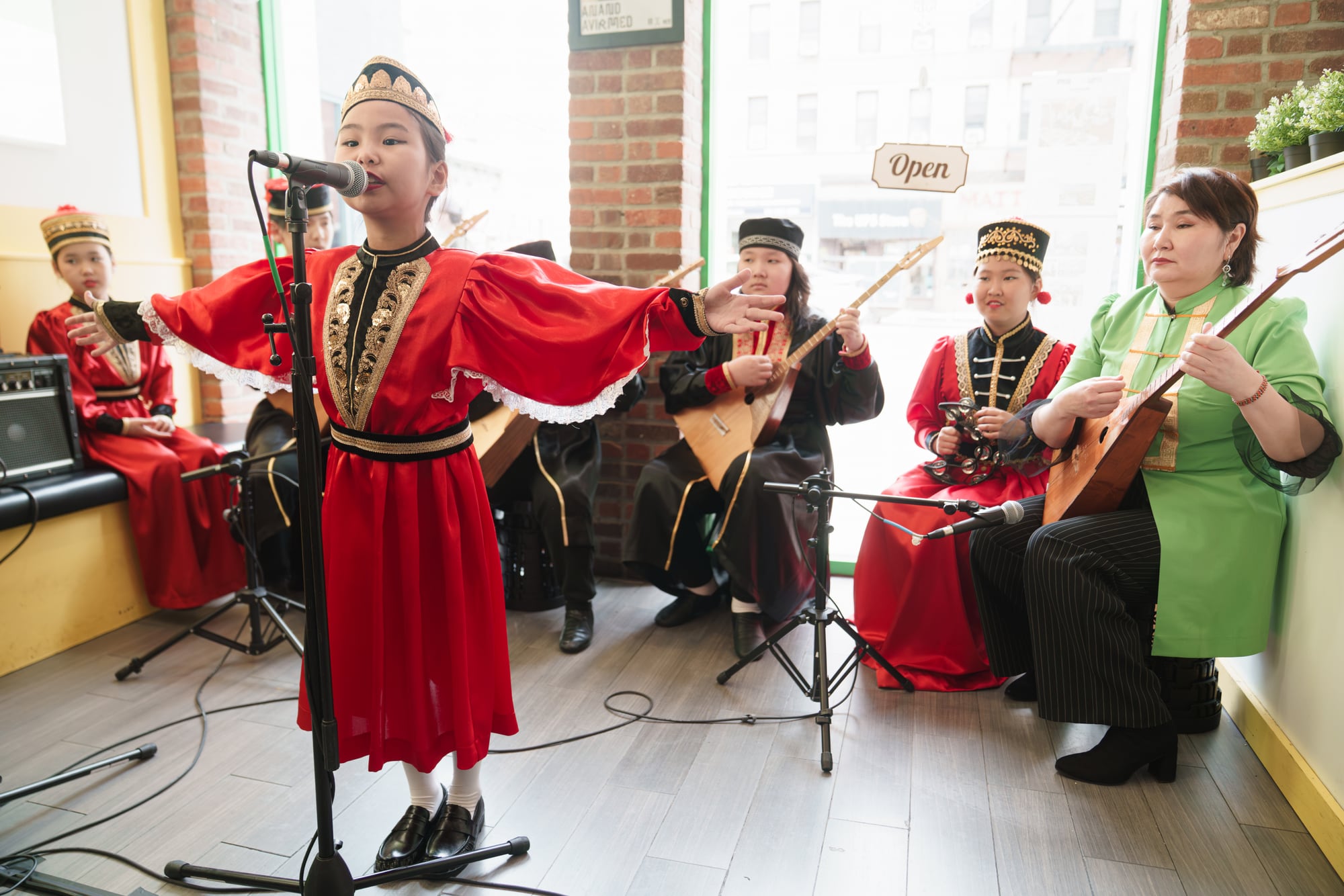 Singers and dombra players
